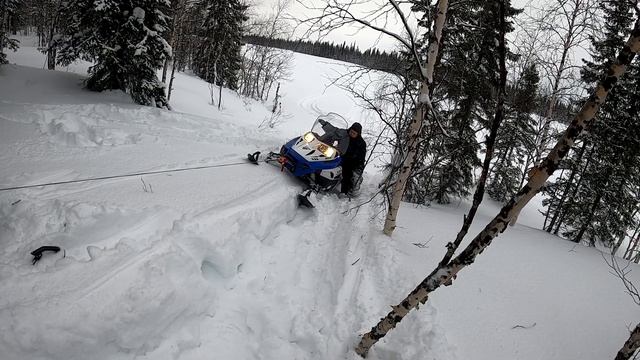 Вытаскиваем снегоход Arctic cat лебедкой, дорога до озера смотреть онлайн