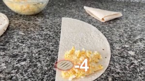 Готовим конвертики из лаваша с сыром