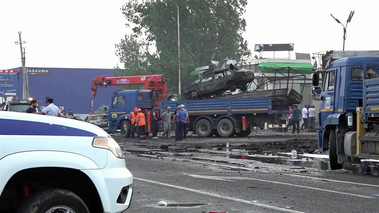 В Махачкале на месте взрыва на автозаправочной станции продолжается разбор завалов