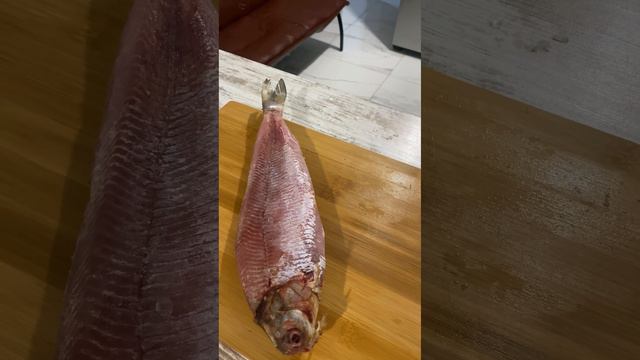 КАКОЙ НОЖ ЛУЧШЕ? Якутский или нож Манси? Готовлю строганину из Чира!