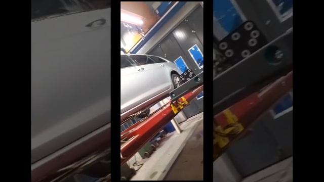 Оборудование для диагностики Развала-схождения Volkswagen Golf в Швеции.