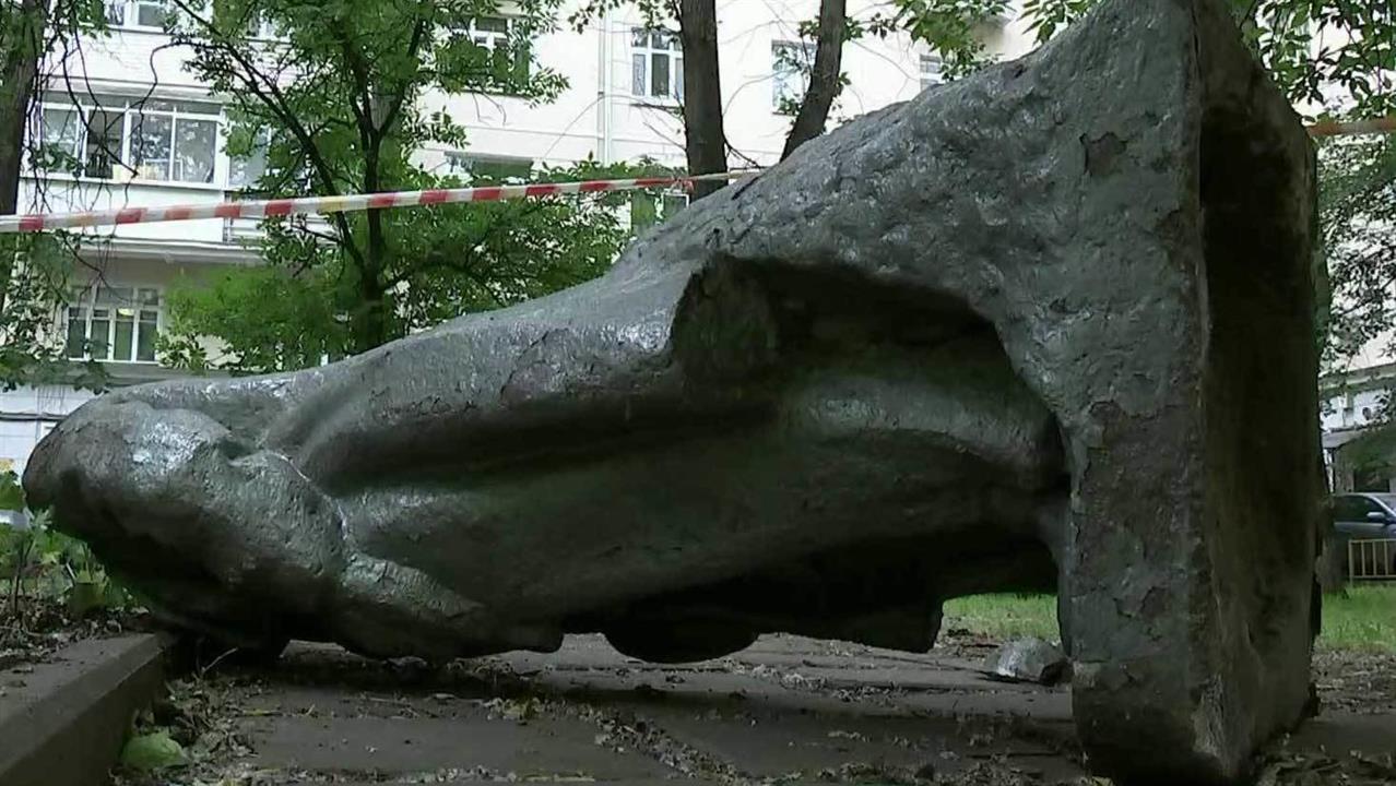 Жители одного из дворов на улице Климашкина в Москве лишились главной достопримечательности