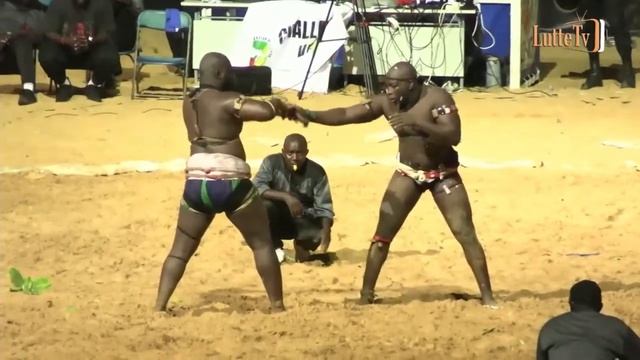 Intégralité combat Boucher Ketchup vs Diockel : Une vraie comédie! смотреть онлайн