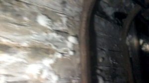 Спускаемся в клети в шахту обследуем подземные выработки шахта