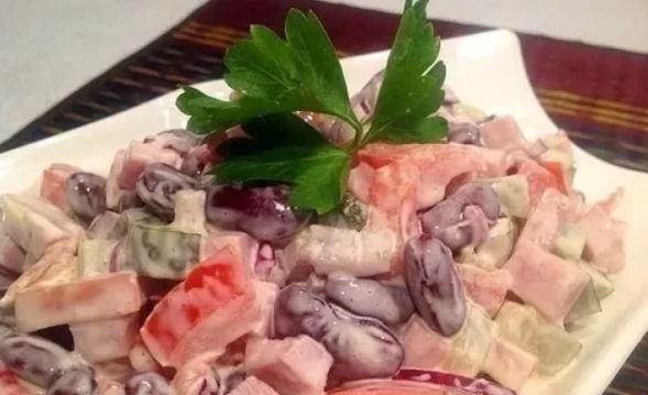 САЛАТ С ФАСОЛЬЮ И ВЕТЧИНОЙ
