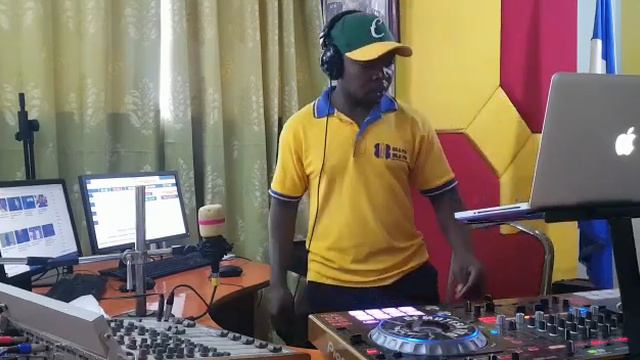 Wandinyambye mixed by Muteesa pro live in radio buddu смотреть онлайн