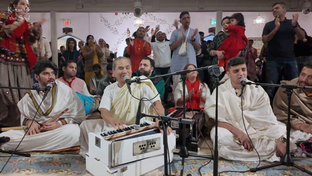 Hare Krishna KIRTAN || Ajamil Das Prabhu || Toronto Kirtan Mela смотреть онлайн