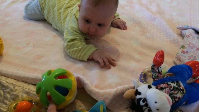 Как научить ребёнка переворачиваться с живота на спину