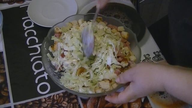 Салат из пекинской капусты и сухариков от многодетной мамы! смотреть онлайн