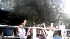 Мы делаем кувырки