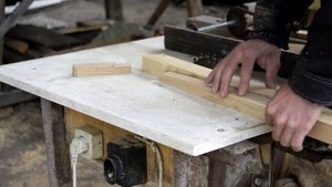 Делаю ножки на табурет.