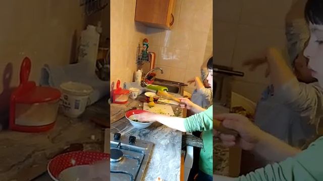 Готовим вместе салат деревенский! Это так интересно! смотреть онлайн