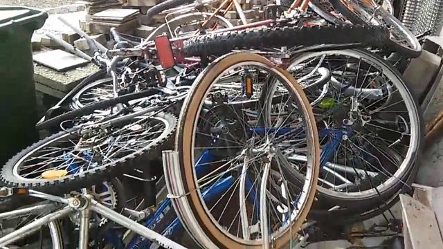 STADT BAMBERG, Sperrmüll Велосипедная свалка . ХАЛЯВА В ГЕРМАНИИ – Зачем немцы выбрасывают вещи?
