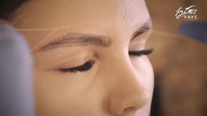 "Моделирование и окрашивание бровей"