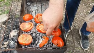 Вкусные помидоры на мангале / Постные блюда