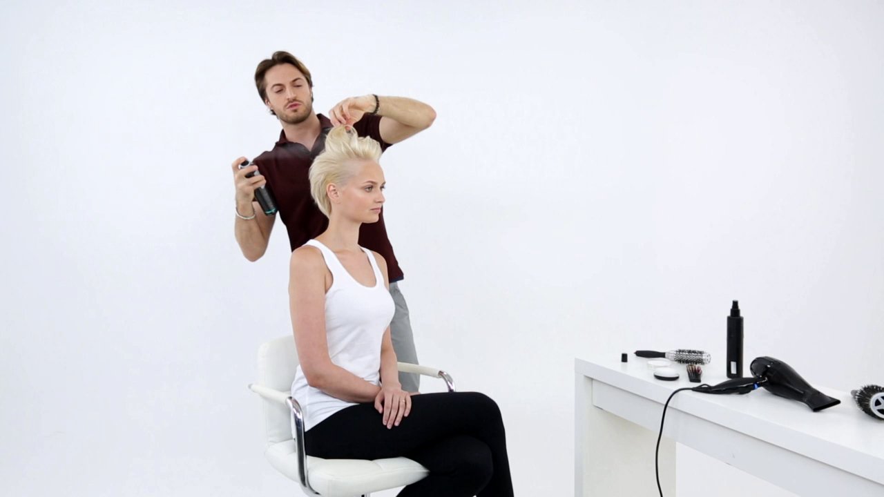 Перезагрузка: Как сделать экспрессивную причёску на коротких волосах