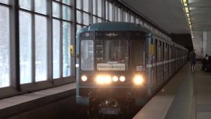 81-717/714 номерные на станции Воробьёвы Горы, Москва