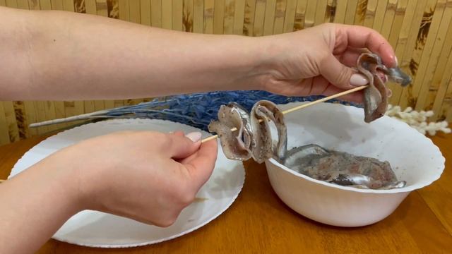 БОМБИЧЕСКАЯ  ЗАКУСКА ДЛЯ ЛЮБИТЕЛЕЙ РЫБКИ / Сочные Шашлычки из МОЙВЫ / Capelin Fish Recipe