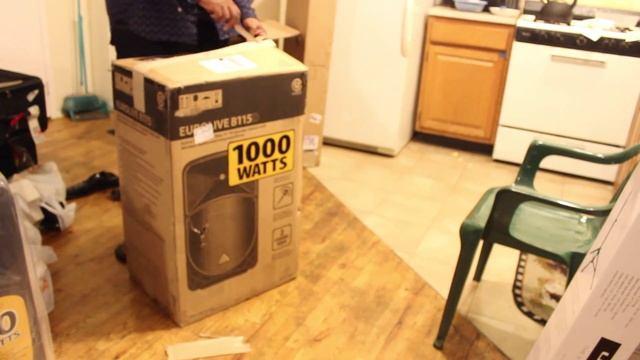 Unboxing Behringer EUROLIVE B115D Active loudspeakers смотреть онлайн