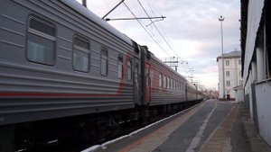 Электровоз ЭП2К-107 с поездом №353 Пермь — Адлер