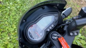 Как заблокировать руль на мотоцикле Bajaj Pulsar 180