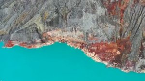 Озеро из серной кислоты. Самое кислотное озеро в мире - в кратере вулкана ИДЖЕН.