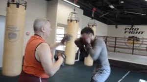 Комбинации на лапах для боксёра профессионала.