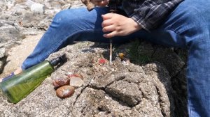 Red crystals, agates, crystals, rubies, and jade formed by seaside crystal veins