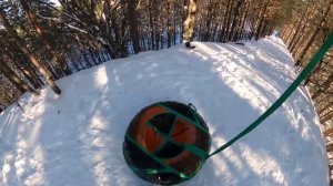 Катание на тюбинге с горки, сравниваем тюбинг с линолеумом и клеенкой, GoPRO видео, #корочевобщем