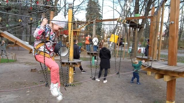 Очень классный веревочный парк!!! / Very cool rope park! смотреть онлайн