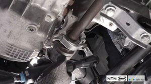 РУКОВОДСТВО:  Снятие и установка приводного вала в сборе с ШРУС SNR