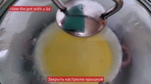 Омлет который не опадает и получается всегда пышный.an omelet that doesn't fall off.