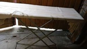 Складной столик из старой гладильной доски