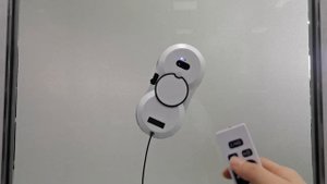 Liectroux the latest robot window cleaner  model HCR 10 with water spary