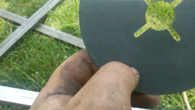 зачищаем ржавчину УШМ (опорная тарелка №2Ч) смотреть онлайн