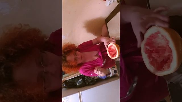 Мукбенг. Сочный целлюлитный грейпфрут. Ем грейпфрут. Огромный цитрус.