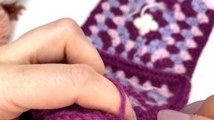 Балаклава крючком в технике бабушкин квадрат. Мастер класс для новичков.