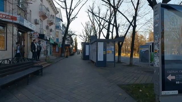 Осень в Краснодаре прогулка по городу. Улица Красная, утро, люди и звуки города. Краснодар сегодня.