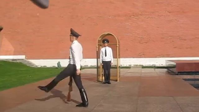 Копия видео "смена почетного караула у стен Кремля" смотреть онлайн