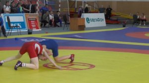 Отчаянная борьба девушек в финальной встрече по вольной борьбе. fight girls in the final meeting.