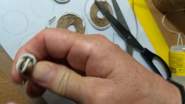 Шкатулка из жестяной банки и мешковины