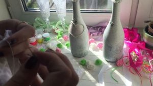 Декор бутылок и бокалов к свадьбе