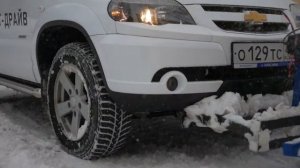 Чистим снег на улицах Выборга. Снегоуборочный отвал на Chevrolet Niva (Шевроле Нива)