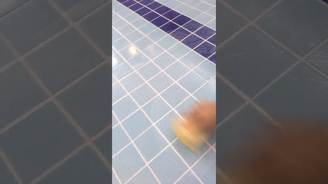 Нанесение двухкомпонентной эпоксидной затирки