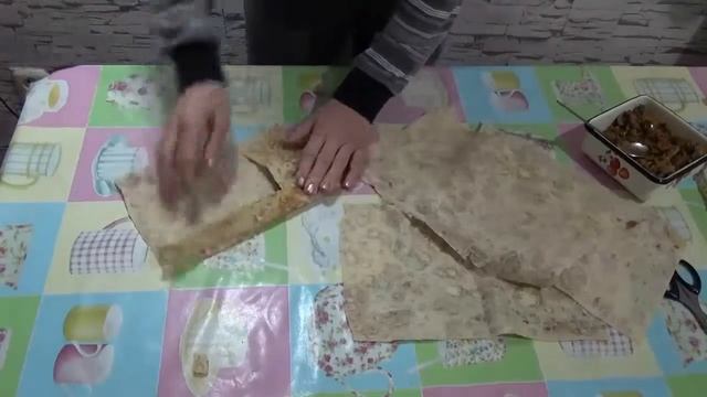 лаваши с жаренными грибами на сковороде