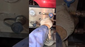 Даюн, слив конденсата с фильтра газового оборудования грузового автомобиля