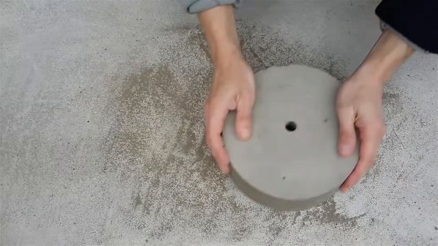 Как сделать БЛИНЫ ДЛЯ ШТАНГИ или ГАНТЕЛЕЙ из БЕТОНА ｜ DIY CONCRETE BARBELL WEIGHTКак сделать БЛИНЫ Д смотреть онлайн