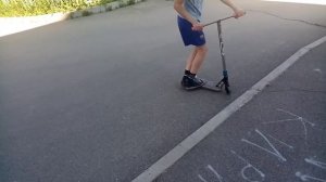 Как сделать вип на трюковом самокате? И как поймать вип в воздухе (How to tailwhip on scooter)