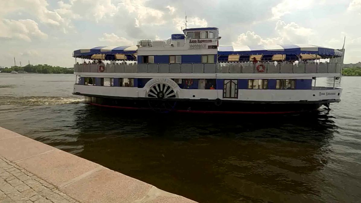Теплоход Анна Каренина.
