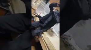 Пьяный охранник не может одевать одежду ??